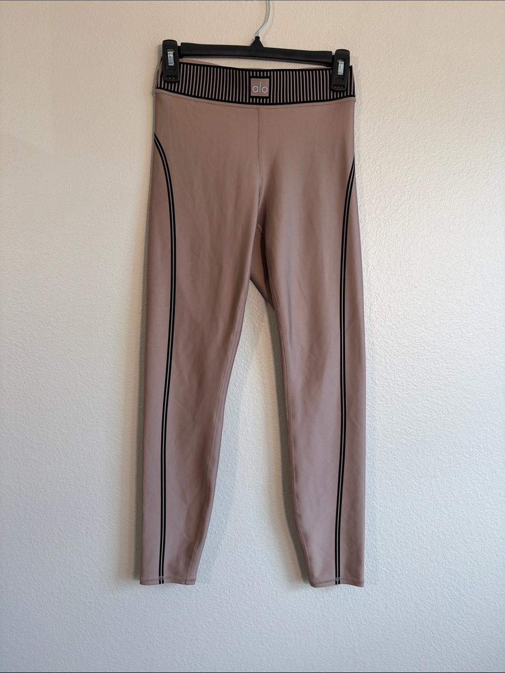 ALO Yoga 7/8 Line Up High Waist Legging in Taupe - XS